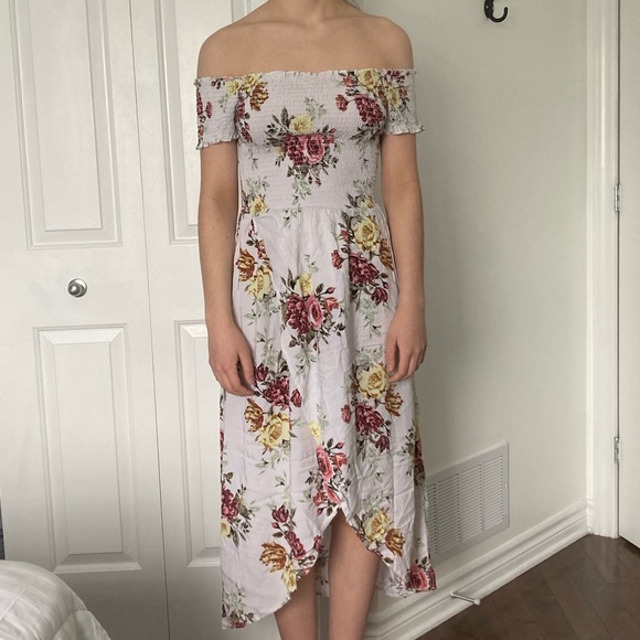 Off the Shoulder Floral Dress - Picture 2 of 4